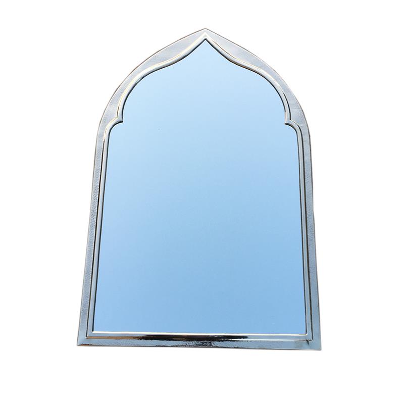 Specchio Marocchino in metallo martellato a mano.
